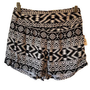 Charlotte Russe Black White Aztec Lightweight Summer Side Zip Short Shorts Small